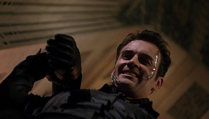 Julian McMahon en la piel del Dr. Doom en la pelicula "Los 4 Fantásticos" de 2005. 