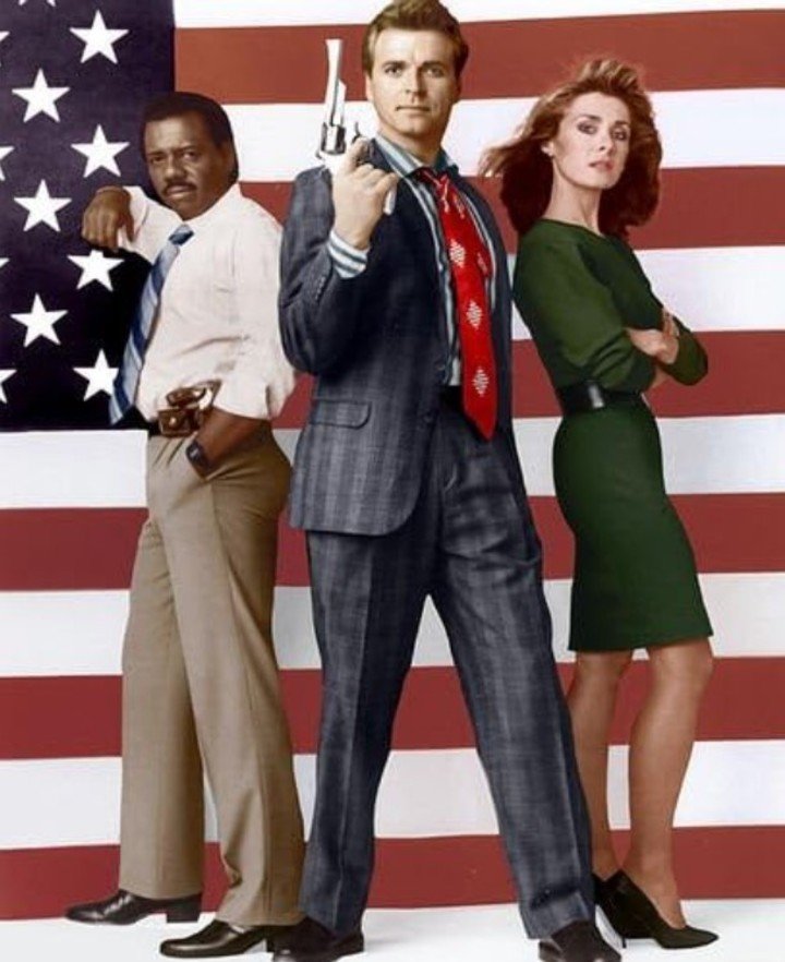 El personaje de Sledge Hammer muestra los clichés del género policial.