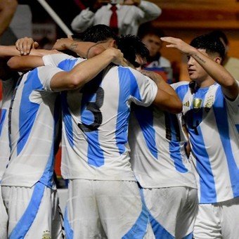 El Seleccionado de Placente arrancó con el pie derecho en el torneo de L’Alcúdia: 2-0 a Chile y el debut del "alemán" Can Armando Güner