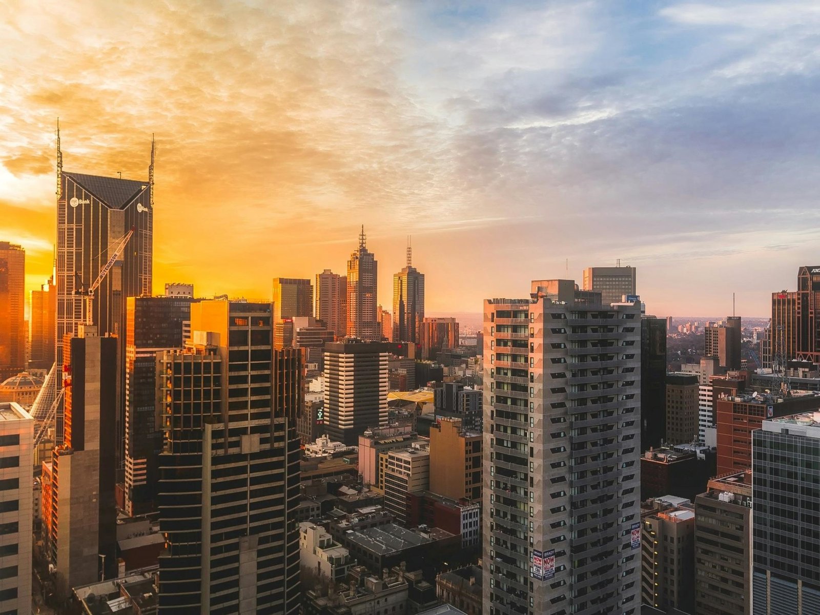 La búsqueda del hogar perfecto en el cielo urbano En un contexto donde más del 60% de las transacciones inmobiliarias en... Descubre más sobre clara, euro, a...