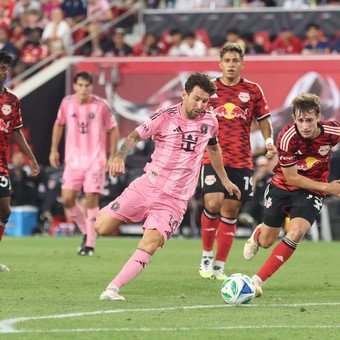 Messi la rompió en la paliza de Inter Miami sobre New York Red Bulls en la MLS: asistencia top y dos golazos, uno con gambeta sin tocarla