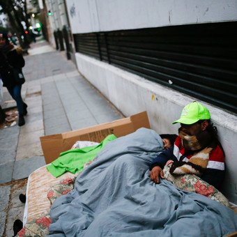 El drama de pasar las noches de ola polar en la calle: "Preferimos el frío extremo a que te choreen en los refugios"