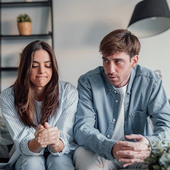 Cómo funciona el banksying, la muerte lenta (y premeditada) de una relación