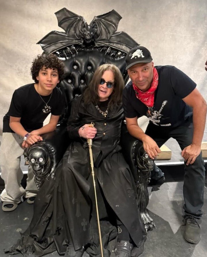 Tom Morello con su hijo y su ídolo Ozzy Osbourne. Foto: IG @tommorello