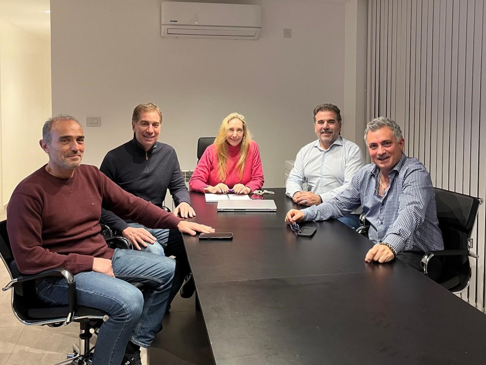 La danza de candidaturas en un escenario incierto El panorama político argentino se encuentra en constante agitación, co... Descubre más sobre candidaturas, ...