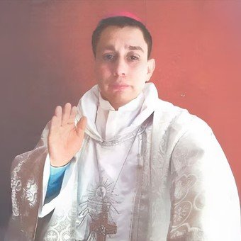 Falso sacerdote en Bariloche: pide plata y arrastra denuncias por estafas en México y Chile