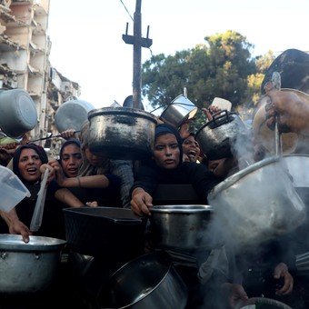 A pesar de la conmoción mundial, Israel mata a 103 palestinos en Gaza: más de la mitad buscaba alimentos