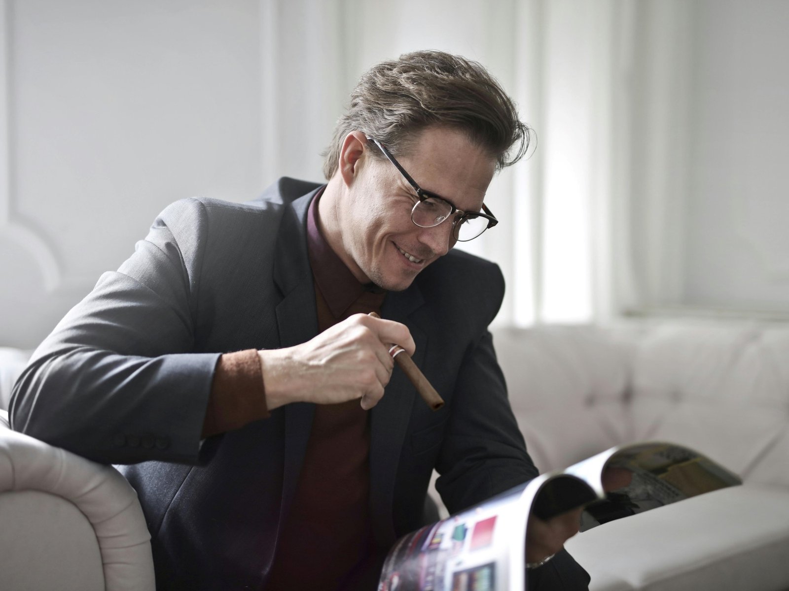 El dinero no solo transforma las posibilidades materiales de una persona, sino también la forma en que percibe y se relaciona con los demás. Foto: Pexels.