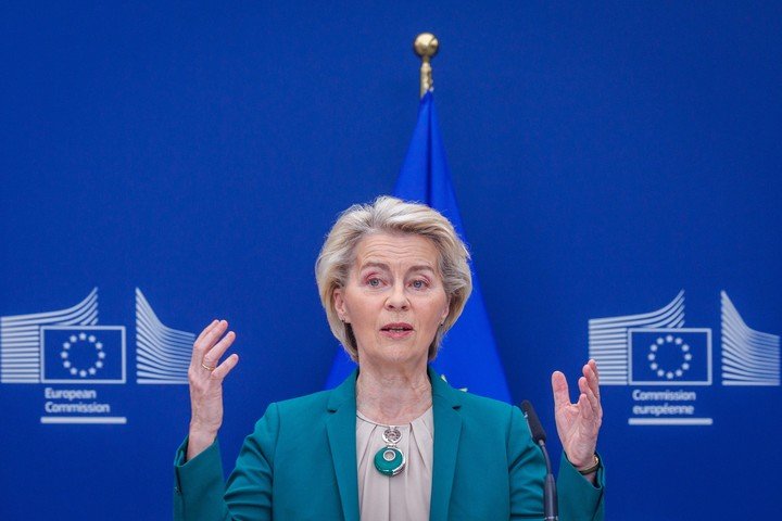 La presidenta de la Comisión Europea, Ursula von der Leyen, anunció posibles represalias si entran en vigencia los aranceles de EE.UU. Foto: EFE 