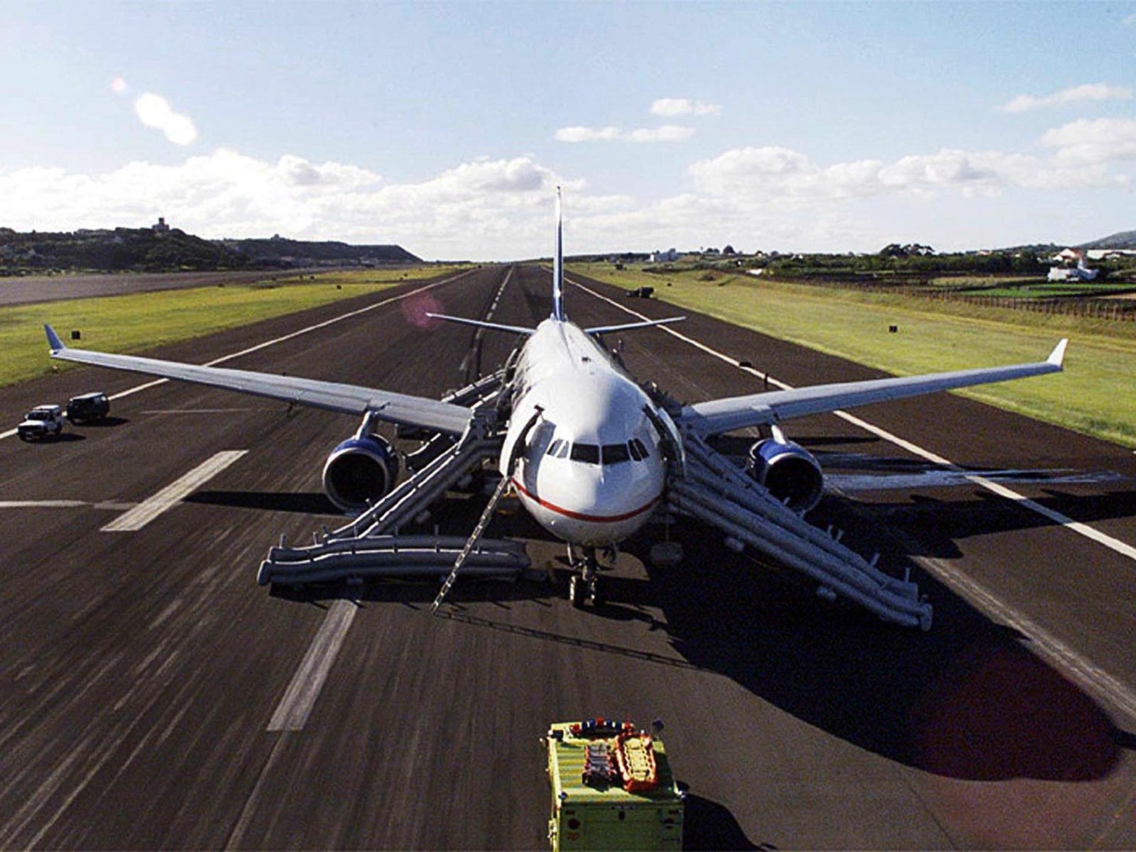 La hazaña de la supervivencia en el cielo: un vuelo que desafió a la gravedad El 24 de agosto de 2001 quedó grabado en l... Descubre más sobre startups, vuel...