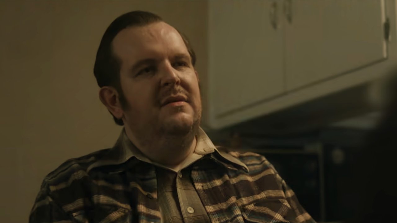 First Look at Michael Chernus as John Wayne Gacy in True-Crime Series ‘Devil in Disguise’