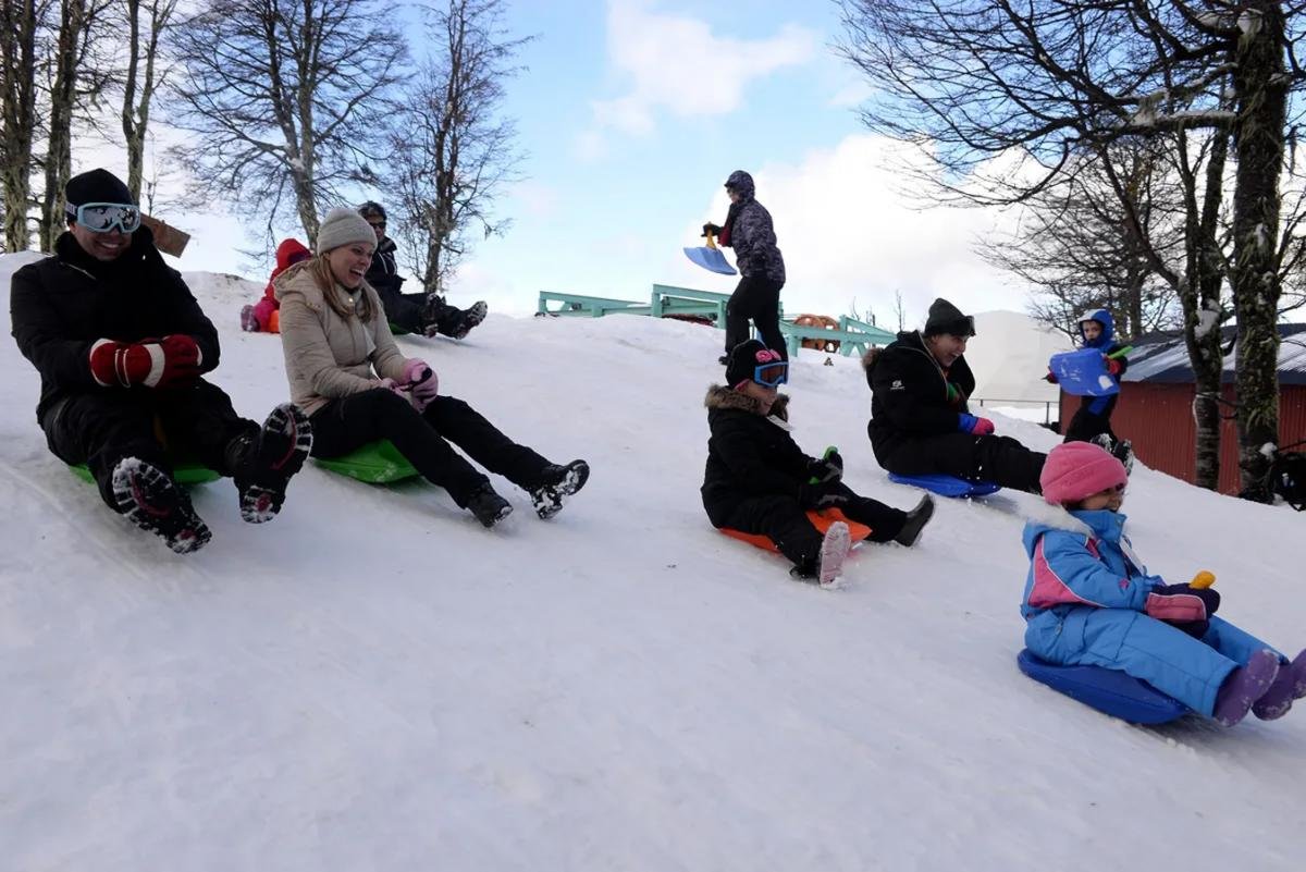 Vacaciones de invierno 2025: cinco series cortas, ideales para maratonear con los chicos
