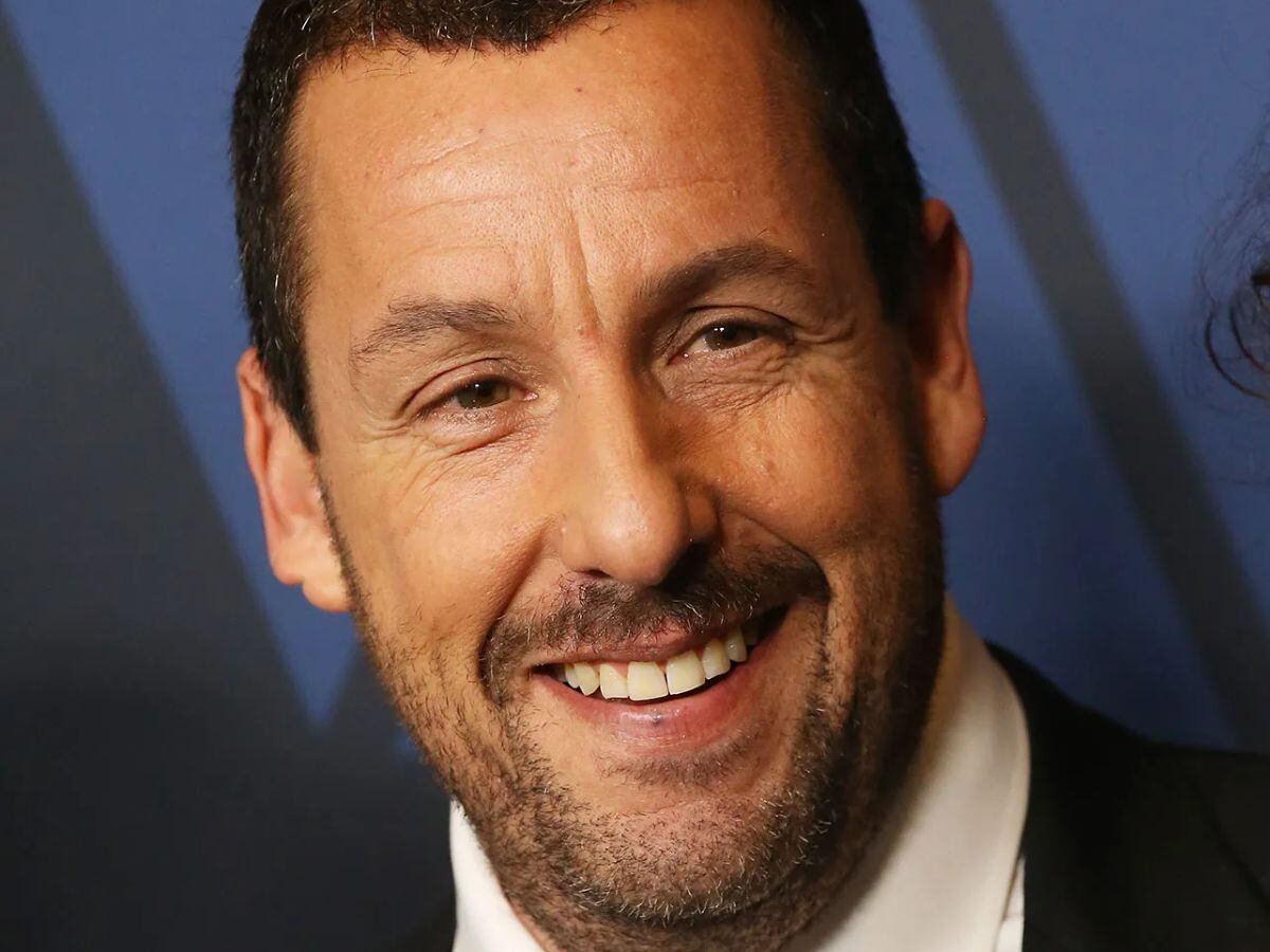 Sólo dura hora y media, está en Netflix y nos demostró que Adam Sandler vale realmente la pena