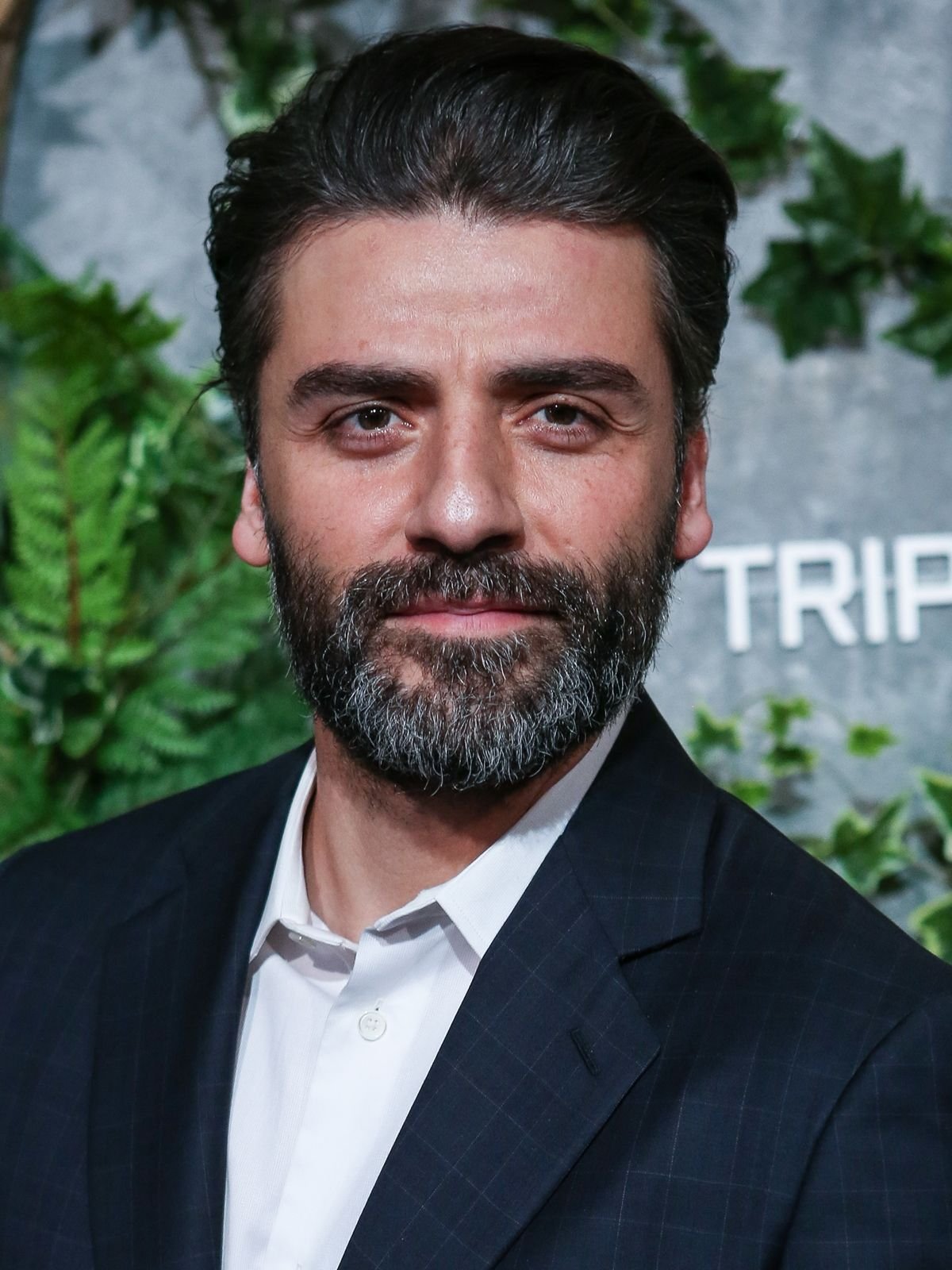 Oscar Isaac's Overlooked HBO Series Is A Must-Watch For The Wire Fans