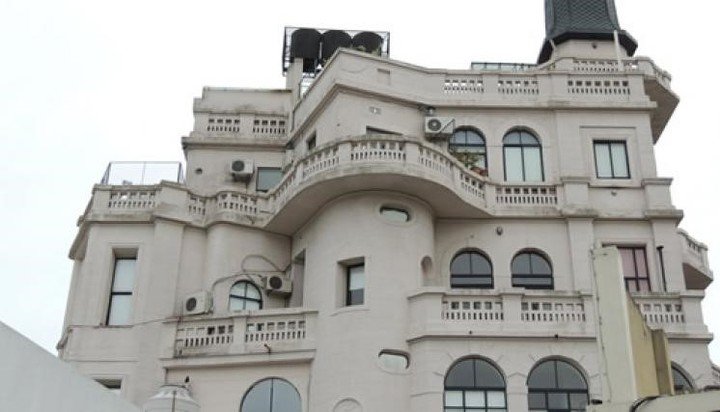 El Palacio de los Bichos está ubicado en la esquina de Campana y Tinogasta, en Villa del Parque. Foto: Gobierno de la Ciudad de Buenos Aires.