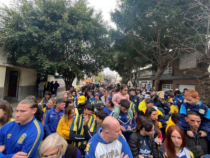 Los hinchas de Central, felices por volver a ver a Di María.