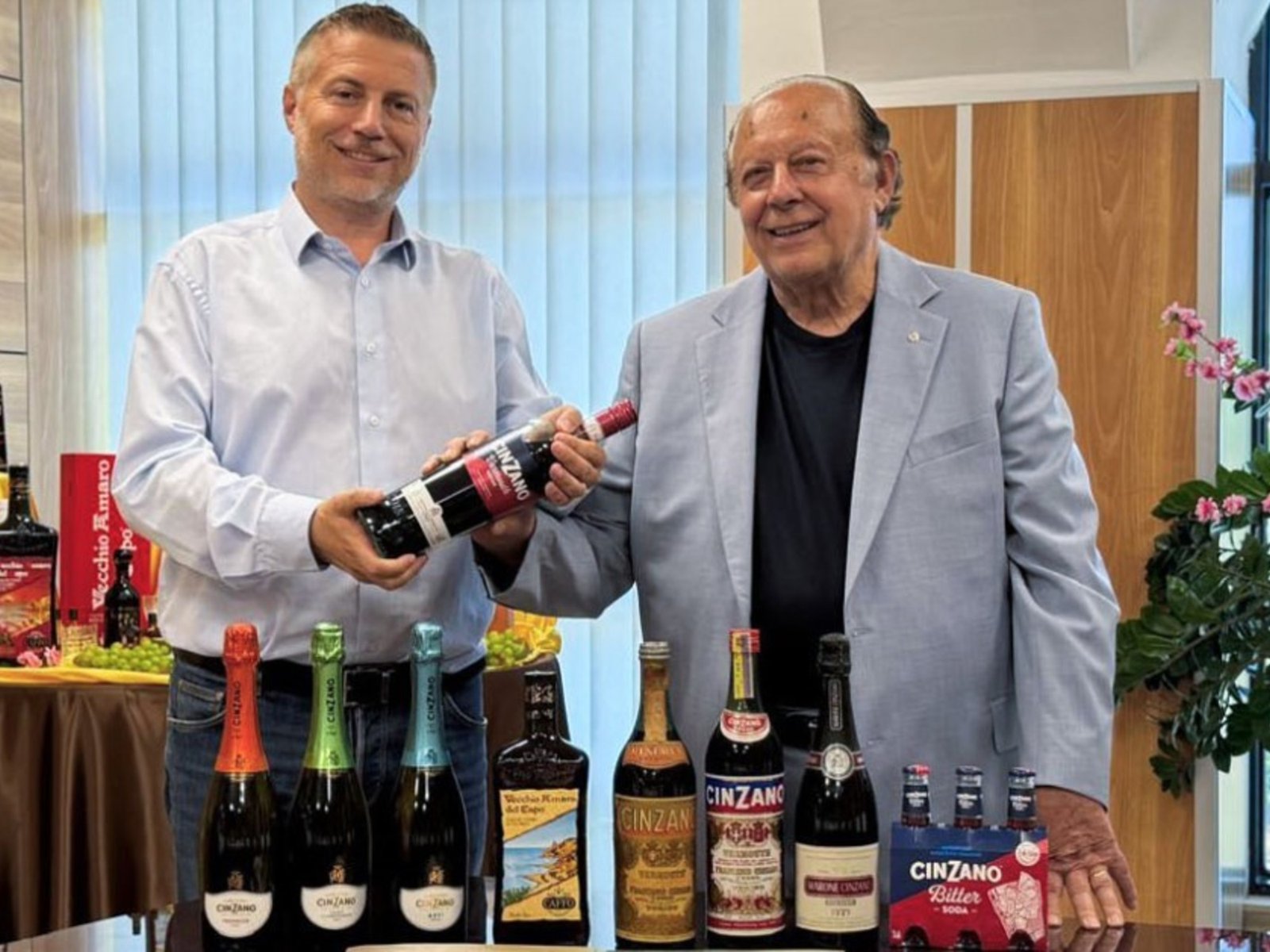 Una reconfiguración en el mundo del vermut: el futuro de Cinzano en manos de Caffo Group En un movimiento que ha sorpren... Descubre más sobre plantea, demos...
