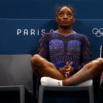 Simone Biles y el tenso cruce contra una nadadora seguidora de Donald Trump que agitó el debate por las deportistas transgénero: "Eres una perdedora resentida"