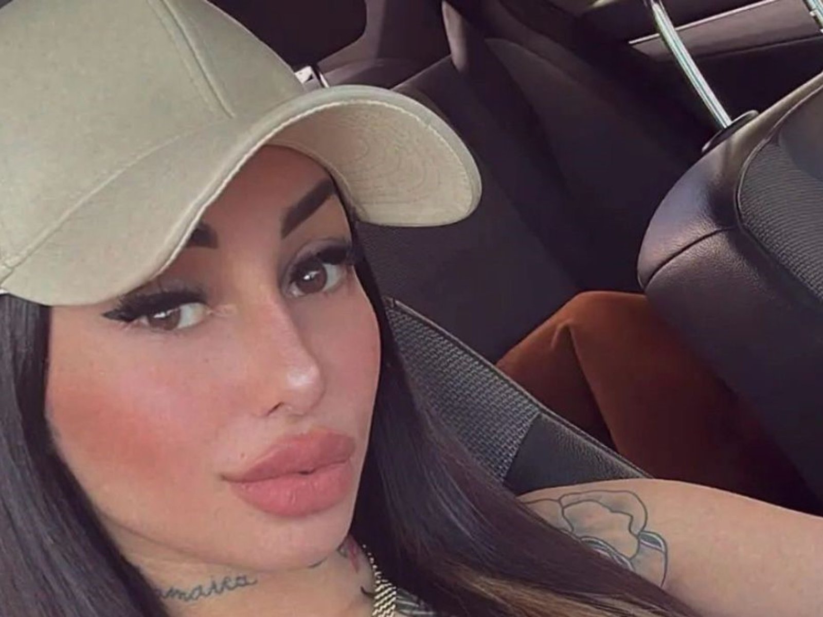 La respuesta de una joven madre a las críticas sobre su cuerpo en plena celebración El mundo de las redes sociales es un... Descubre más sobre contestó, desa...