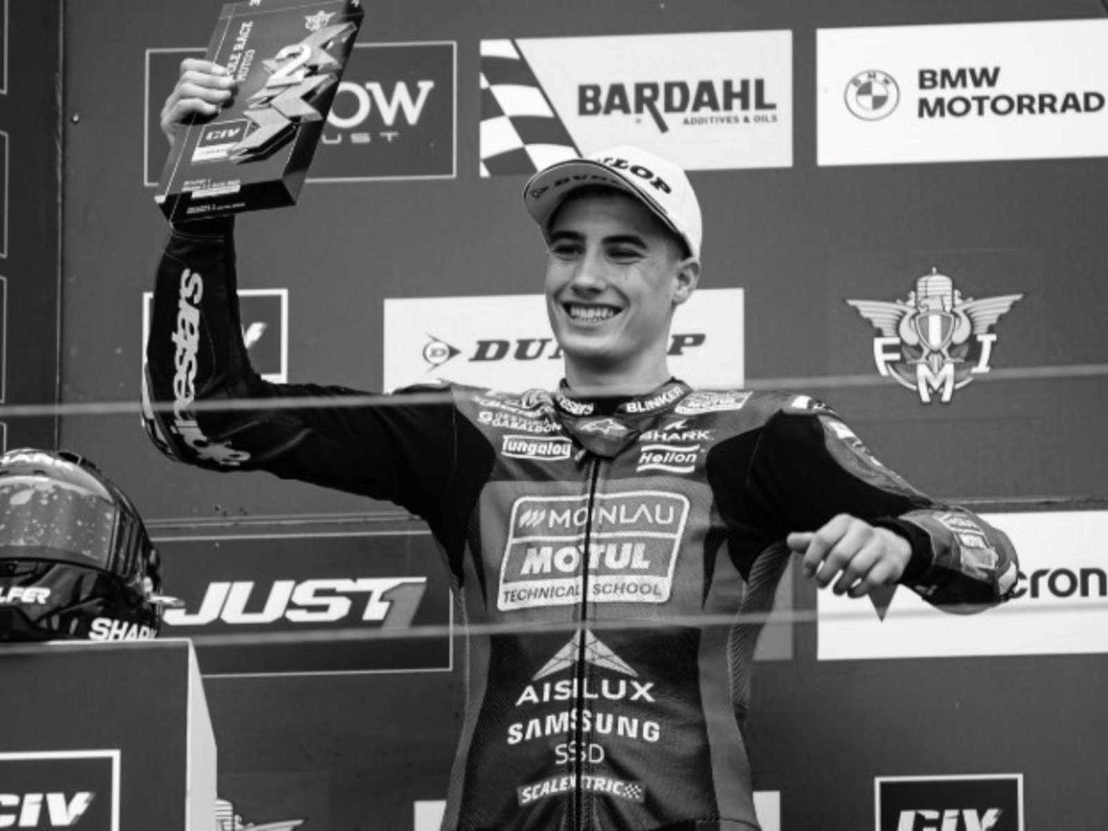 El dolor de la pérdida: una estrella en ascenso se apaga prematuramente El motociclismo se encuentra nuevamente en un es... Descubre más sobre profesionales,...
