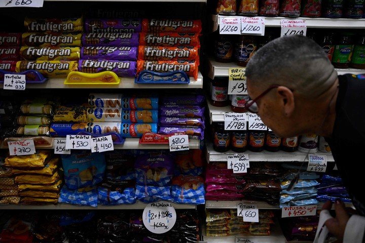 Ganan lugar las ventas de comercios de cercanía como almacenes. Foto: archivo