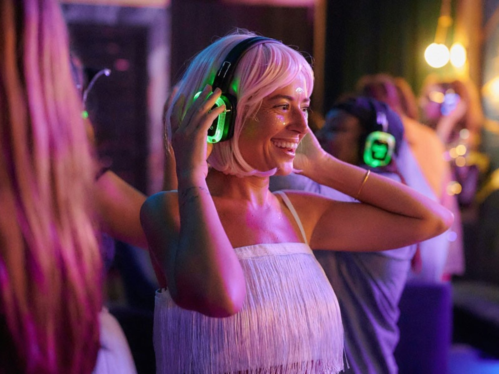 La revolución de las fiestas en silencio: un fenómeno en auge Las fiestas con auriculares inalámbricos han irrumpido con... Descubre más sobre permite, grupo...