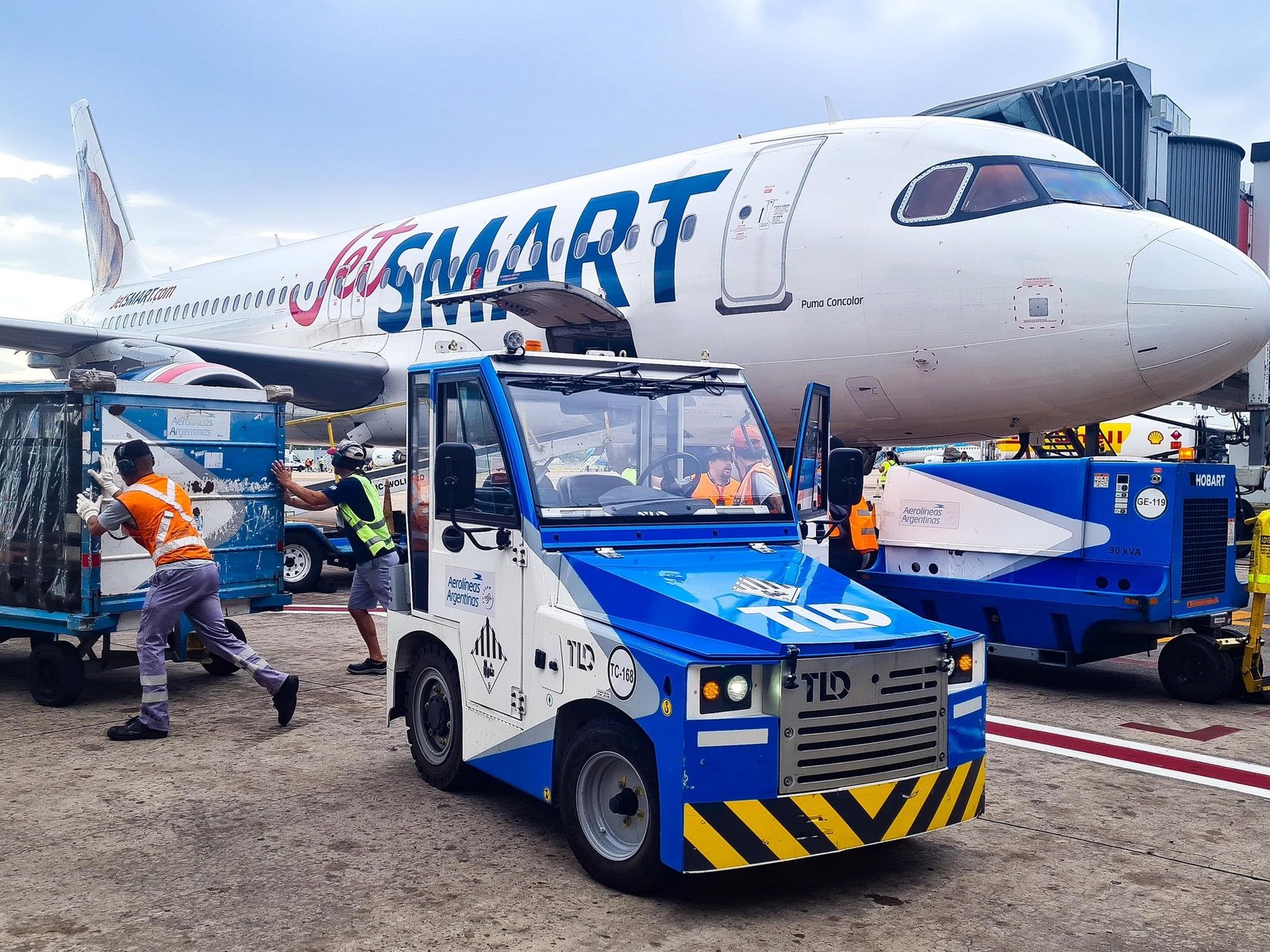 El conflicto laboral en JetSmart desata una crisis en el sector aéreo Las vacaciones de invierno en Argentina se ven emp... Descubre más sobre llamado, tomad...