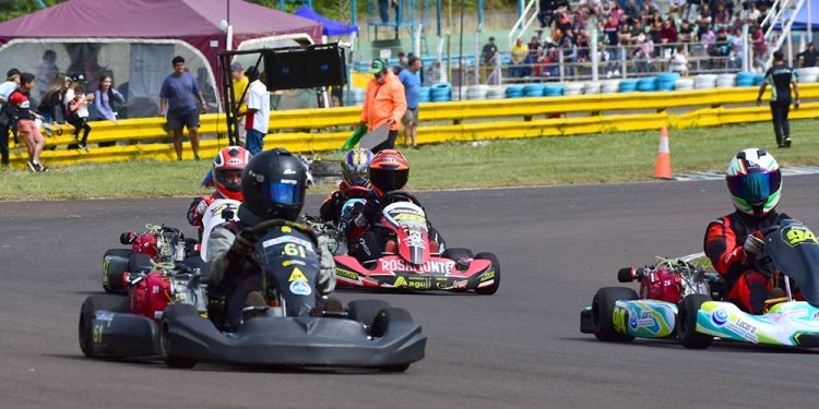 VUELAN BAJITO. Los karts de la tierra colorada vuelven a correr en la zona centro.