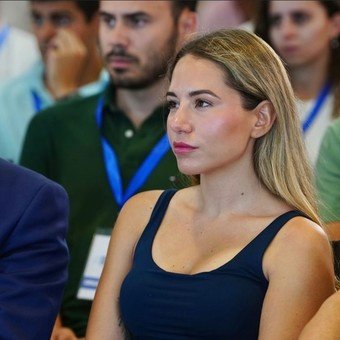 Renunció una diputada del PP en España tras mentir sobre sus títulos universitarios en su currículum
