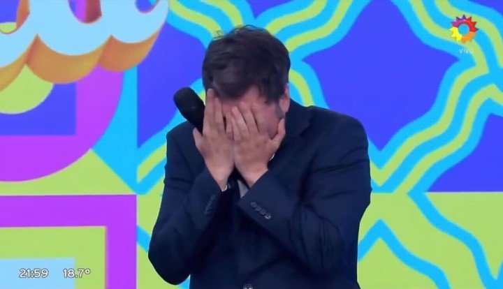 Guido no pudo contener la risa al darse cuenta de su error. Foto: Captura TV