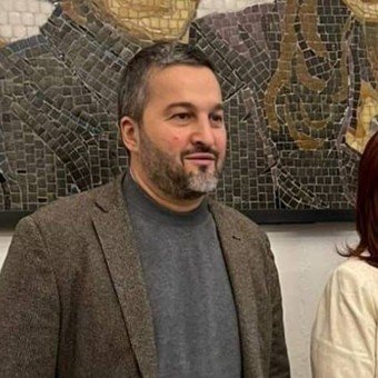 La historia de cómo el dueño del laboratorio del fentanilo contaminado voló a Rusia para negociar la compra de la vacuna Sputnik 