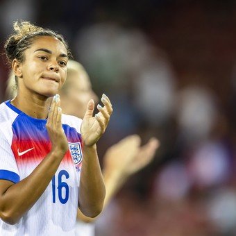 El drama de la futbolista inglesa Jess Carter: denunció "abuso racial" durante la Eurocopa, dio de baja sus redes y la policía investiga el caso
