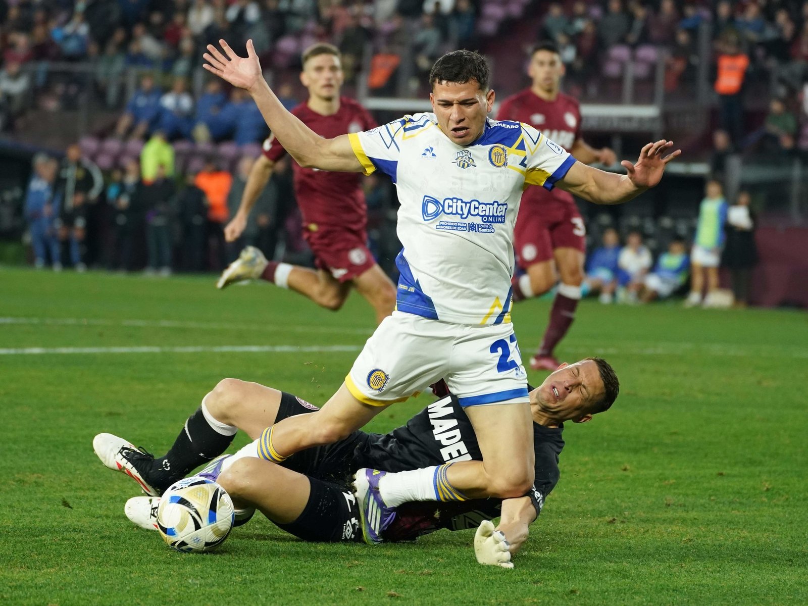 La controversia del penal que reabre el debate sobre el uso del VAR en el fútbol argentino El encuentro entre Lanús y Ro... Descubre más sobre punto, nahuel,...