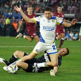 Publican el audio del VAR del penal que Merlos le dio a Central ante Lanús: un acierto y el "no seas ladrón" que le costó la expulsión a Izquierdoz