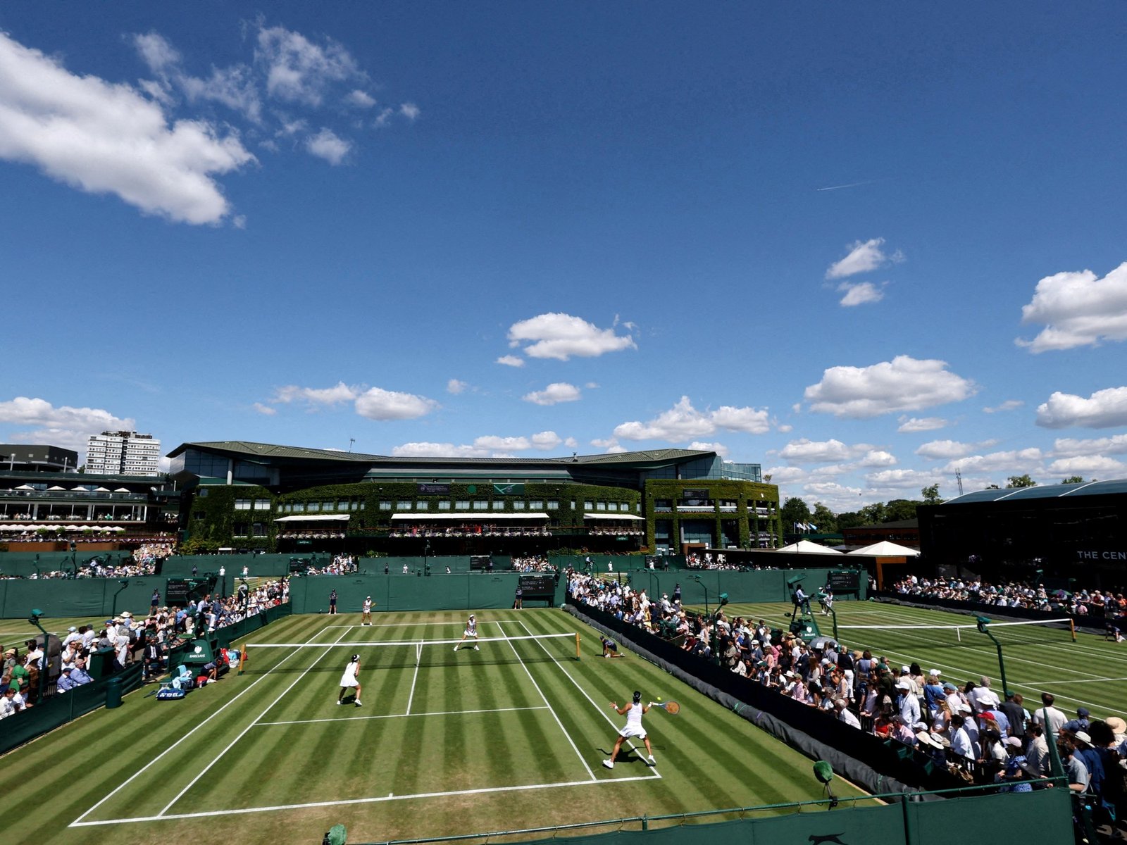 El futuro de Wimbledon en la balanza: decisiones que marcan un legado La tensión en torno a la expansión del emblemático... Descubre más sobre exento, indica...