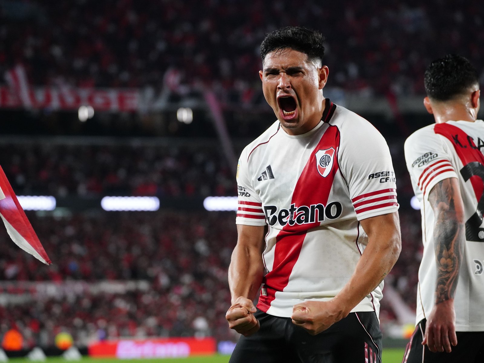 Una nueva era en el ataque riverplatense El pasado fin de semana, la afición de River Plate fue testigo de un acontecimi... Descubre más sobre entre, emoción...