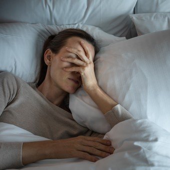 Mal dormidos: una experta en sueño explica por qué ayuda a prevenir obesidad, diabetes, cáncer y hasta el Alzheimer