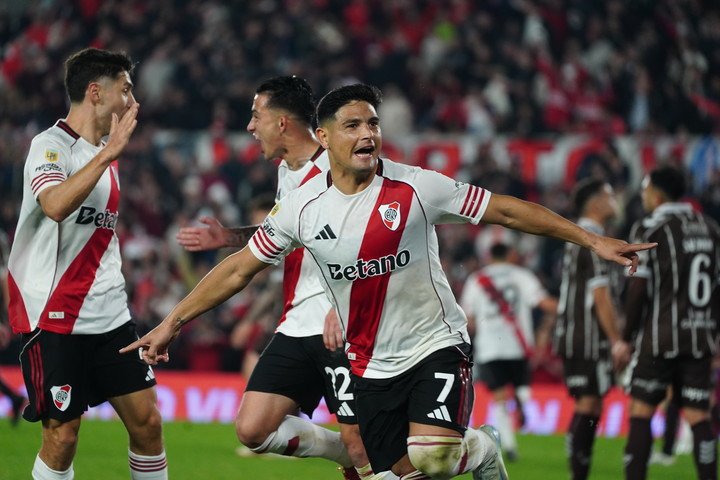 Si mantiene su nivel, Salas va camino a meterse en el corazón del hincha de River. Foto: Marcelo Carroll
