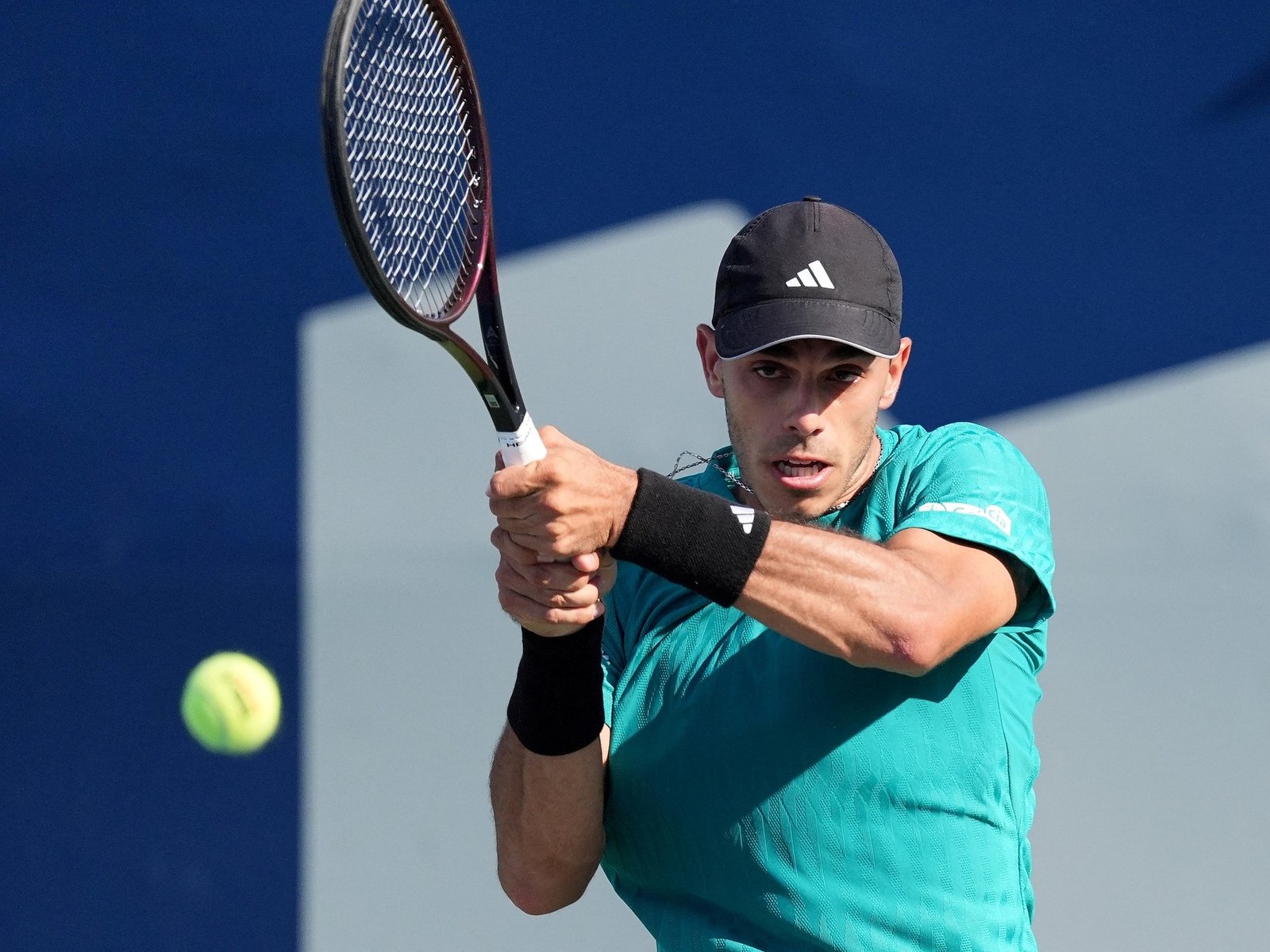 Un duelo argentino en Toronto: Cerúndolo brilla en el Masters 1000 En el vibrante escenario del Masters 1000 de Toronto,... Descubre más sobre canchas, tenís...