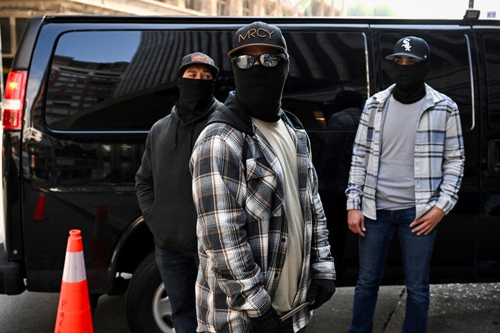 De civil y encapuchados: oficiales migratorios en Estados Unidos. Foto: Reuters