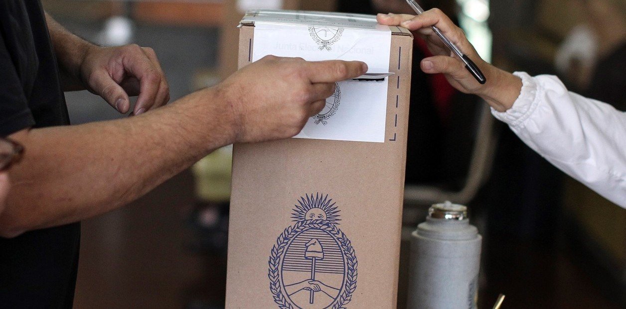 Una mirada crítica a las candidaturas simbólicas en el contexto electoral Con las elecciones de medio término en la prov... Descubre más sobre buscan, detrac...