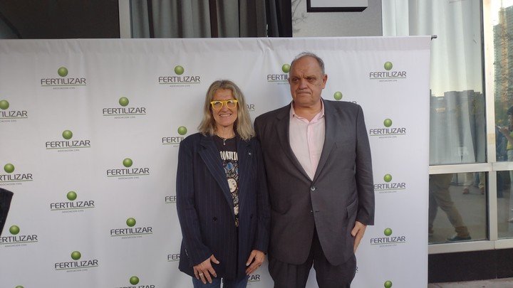 María Beatriz Giraudo y Nicolás BRonzovich, en el evento de los 30 años de Fertilizar Asociación Civil.