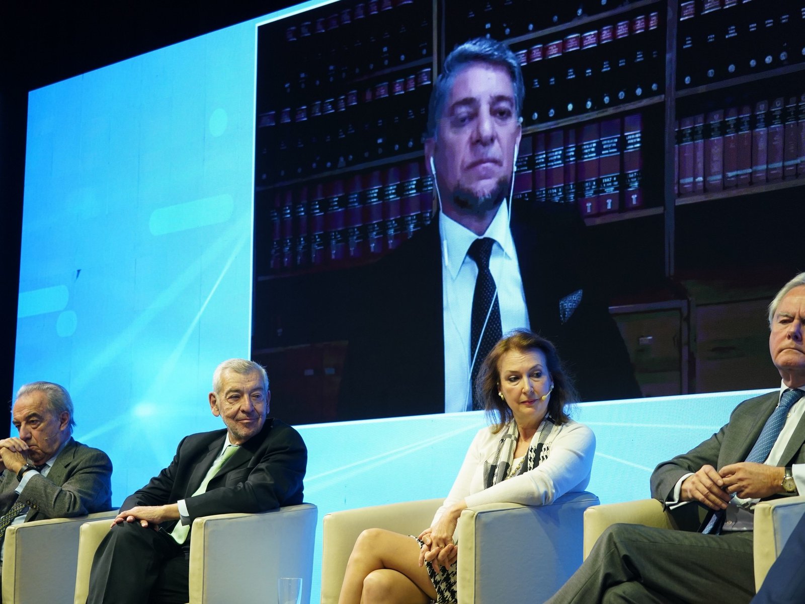 Señales cruzadas entre Bullrich y Milei en El Cronista, Economía