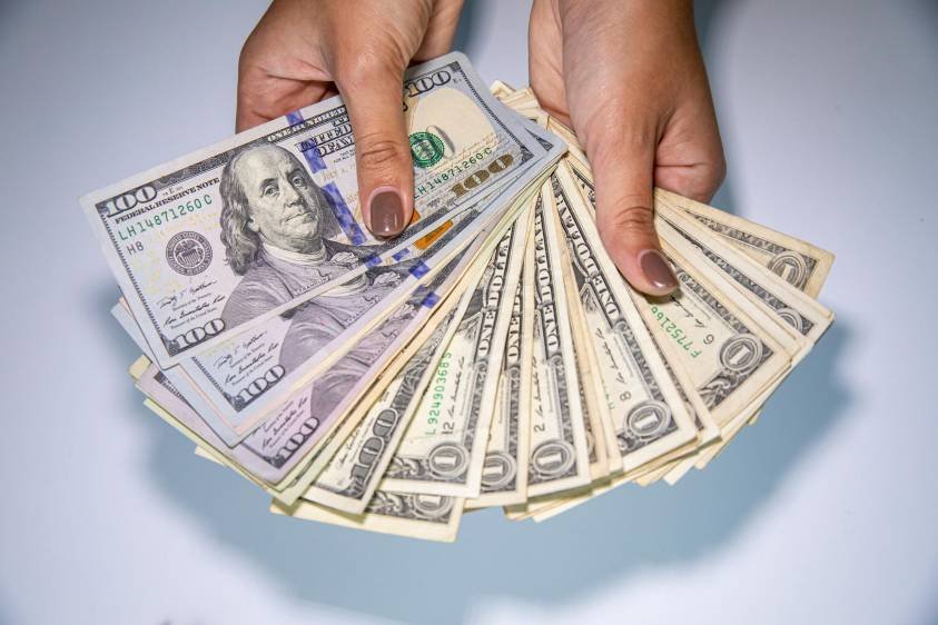 Mejora global impulsa las condiciones financieras, pero el dólar no da tregua en El Cronista, Finanzas