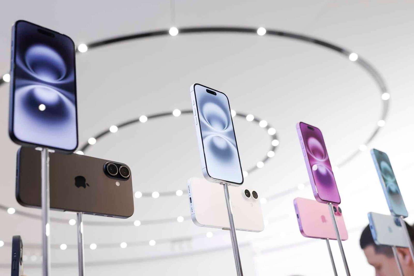 Apple presenta su nueva tienda en Osaka, Japón, con un taller de Apple Intelligence. Parece que solo escribiste "ios". Si necesitás que traduzca algo más específico, por favor proporcioname el texto completo y con gusto lo traduzco al español argentino.