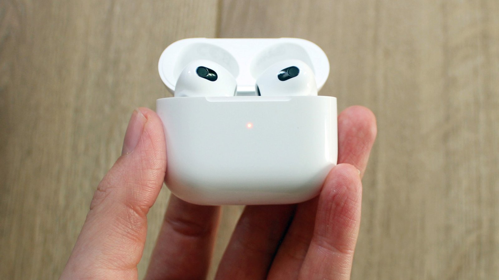 No puedo creer que los Apple AirPods 4 sigan a su precio más bajo de la historia después del Prime Day. AirPods