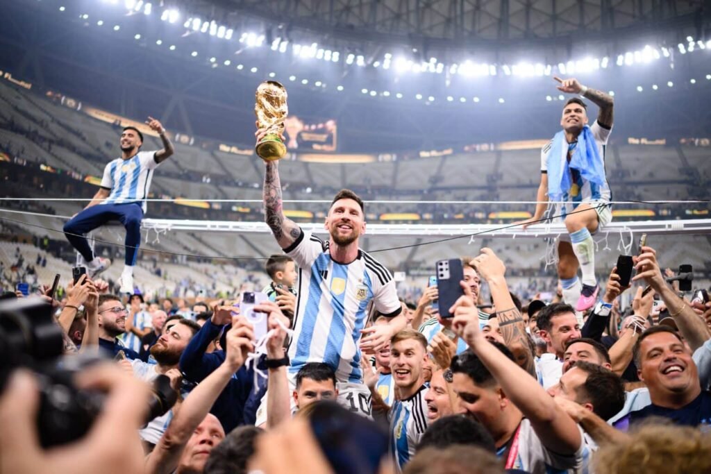 Imagen relacionada con El Chelsea, con dos argentinos, se convierte en el primer campeón del Mundial de Clubes al vencer 3-0 al PSG.