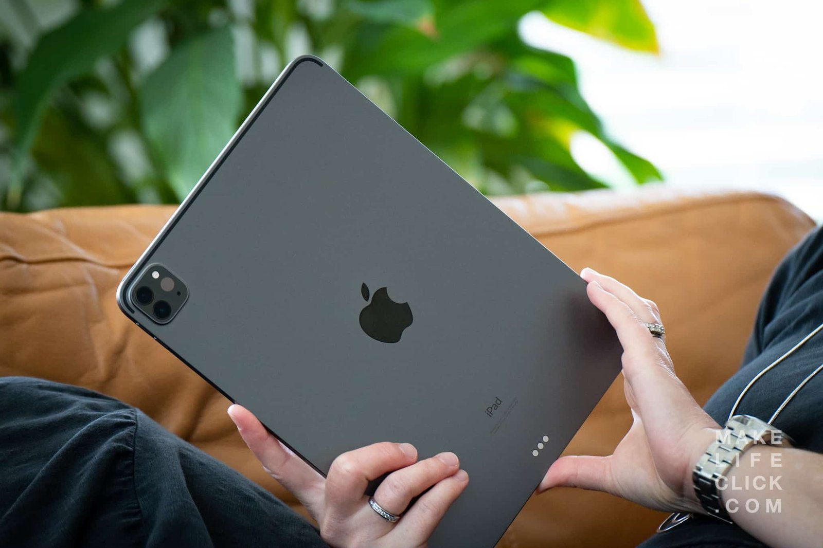 El iPad Air M3 de Apple sigue en stock y tiene un descuento de $120 por el Prime Day. iPad