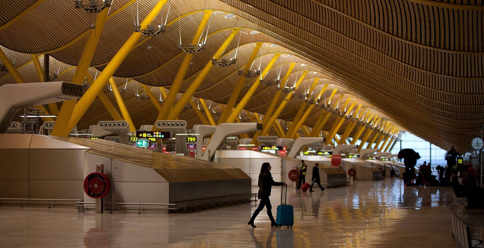 Hubo caos en el aeropuerto de Madrid Barajas pero no demoró los vuelos a Buenos Aires (no sabemos si con todos los pasajeros) en Aeropuertos, Posteado
