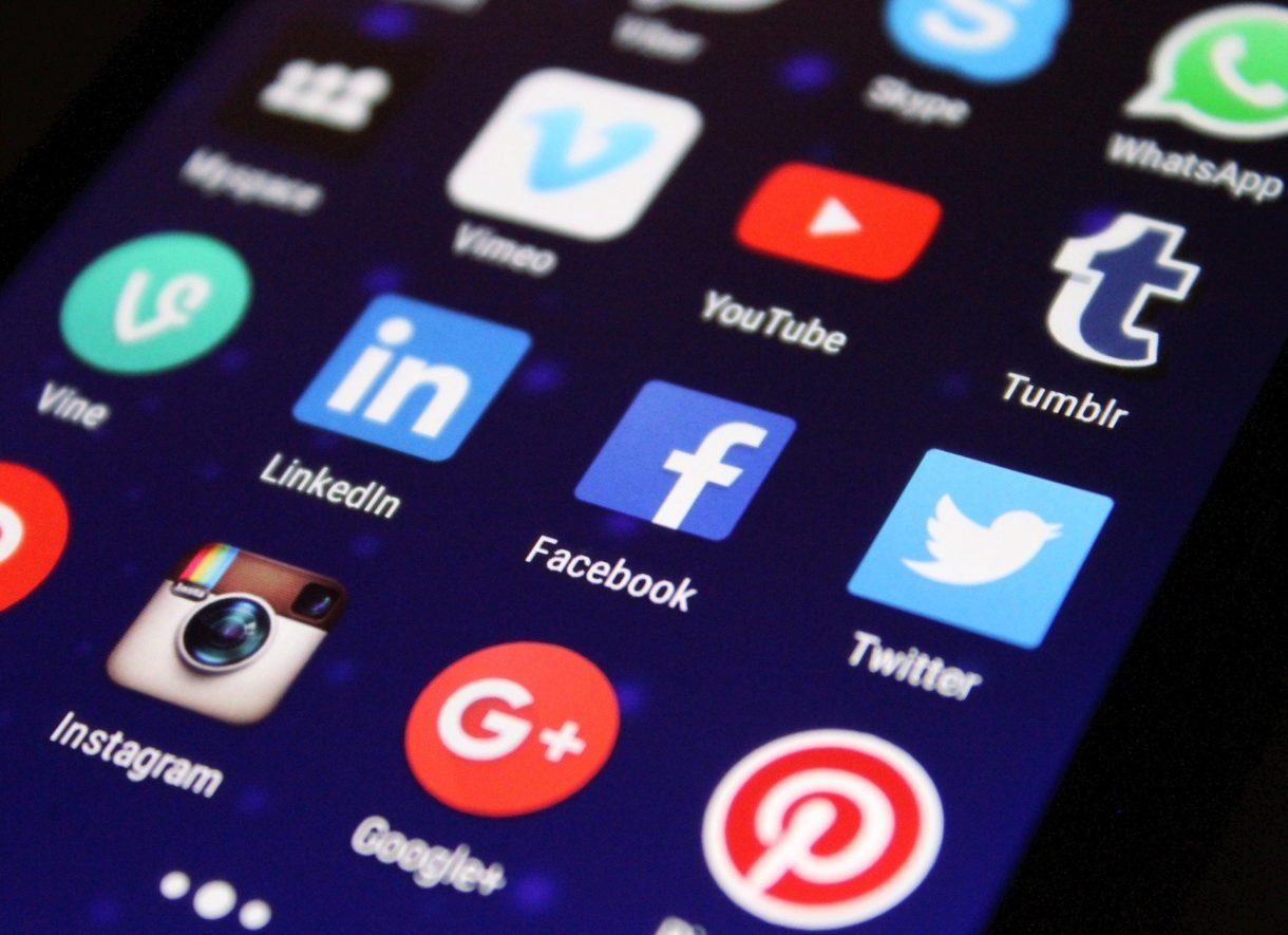 Los australianos podrán pronto descargar aplicaciones para iPhone desde fuera de la App Store de Apple, según una propuesta federal. iPhone